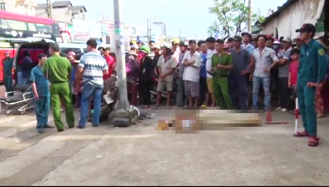 xe tải lật đè chết người ảnh 1 xe tai lat de chet nguoi anh 1