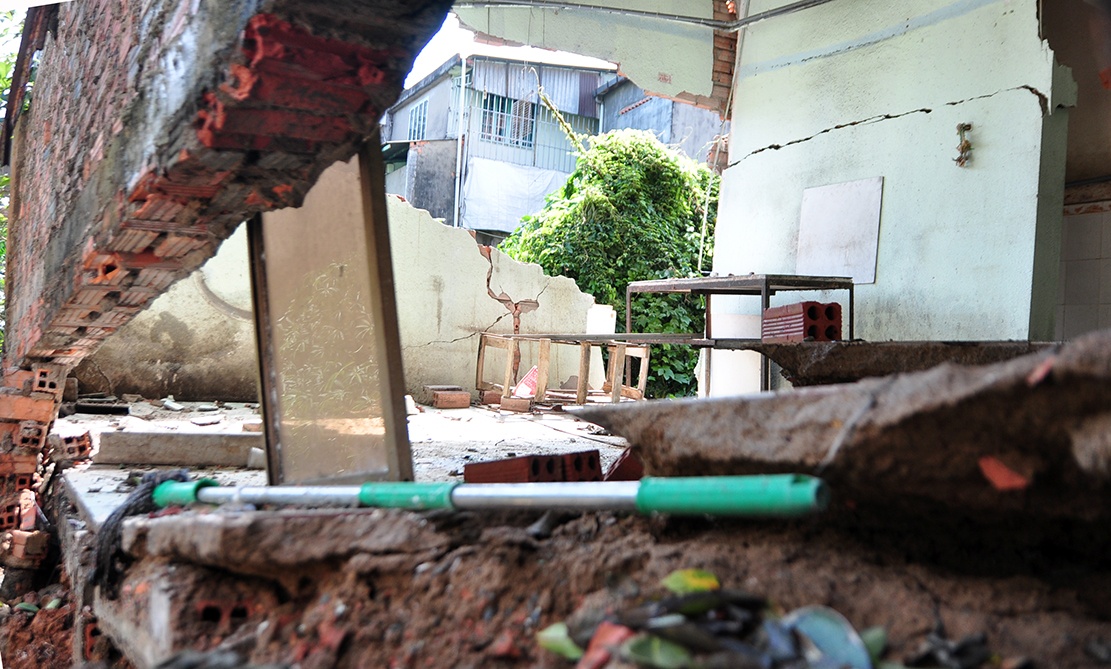 Dan khong dam ngu trong nha luc troi mua vi so sap hinh anh