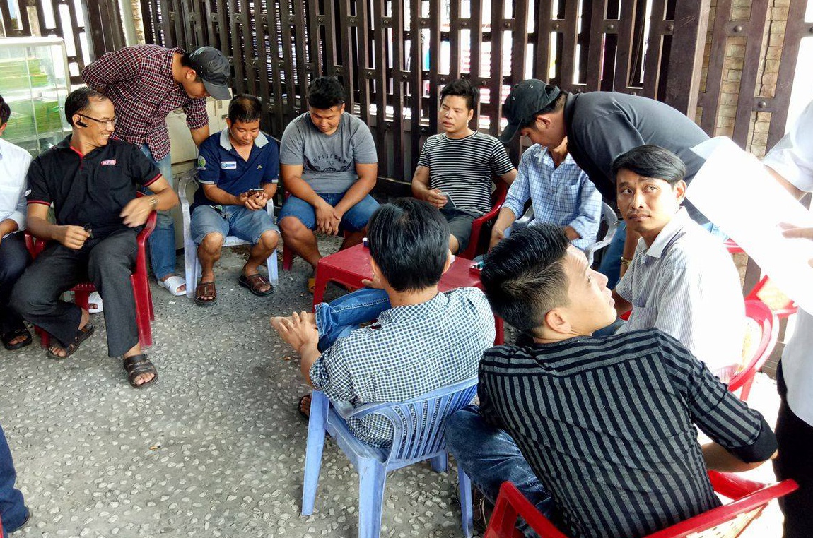 CSGT khuyên tài xế không trả tiền lẻ ảnh 1 CSGT khuyen tai xe khong tra tien le anh 1