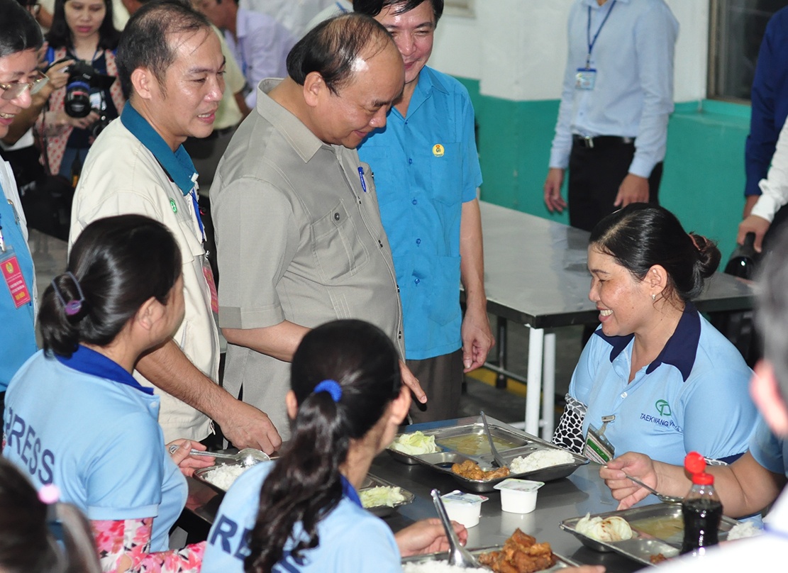 Thu tuong: 'Tien luong co dam bao cuoc song binh thuong khong?' hinh anh