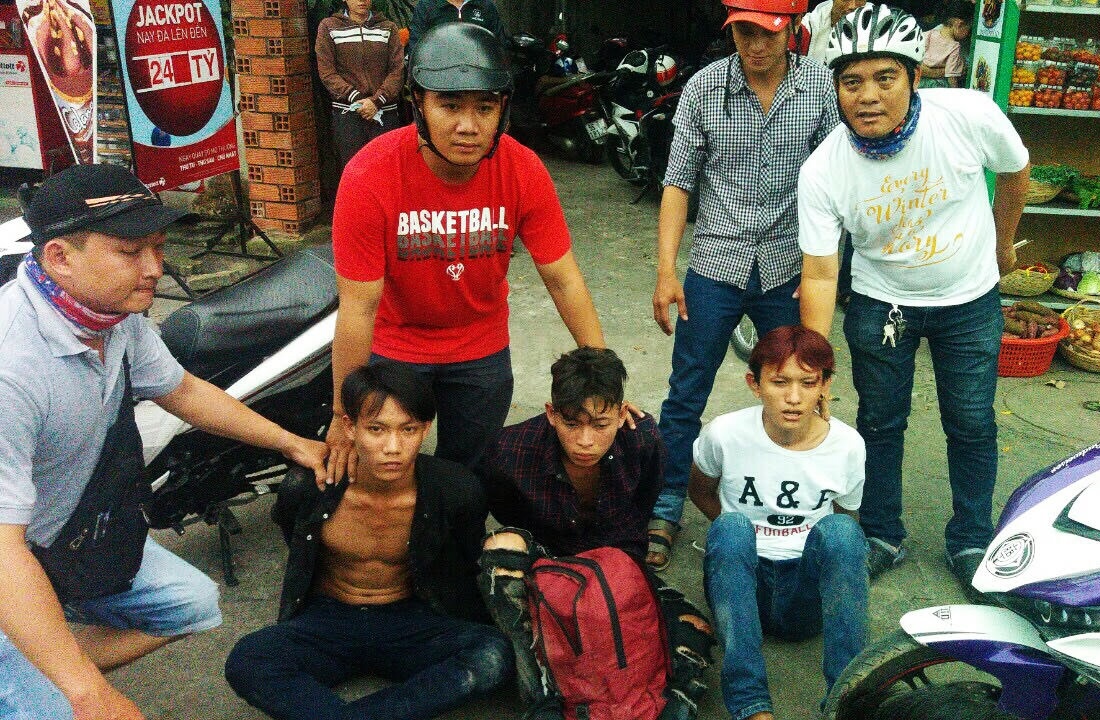 Nhom cuop dung dao va sung dien chong tra 'hiep si' khi bi truy duoi hinh anh