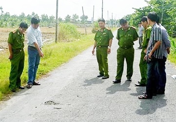 Ngan danh nhau, tai xe taxi bi dong nghiep dam tu vong hinh anh