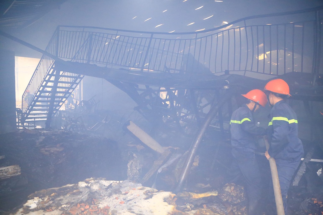 Chay cong ty go my nghe o Binh Duong, thiet hai hang ty dong hinh anh