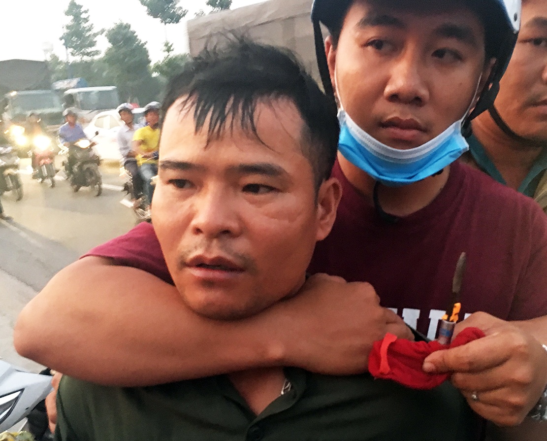 Nghi can trom xe may dap ‘hiep si’ nga lan xuong duong hinh anh