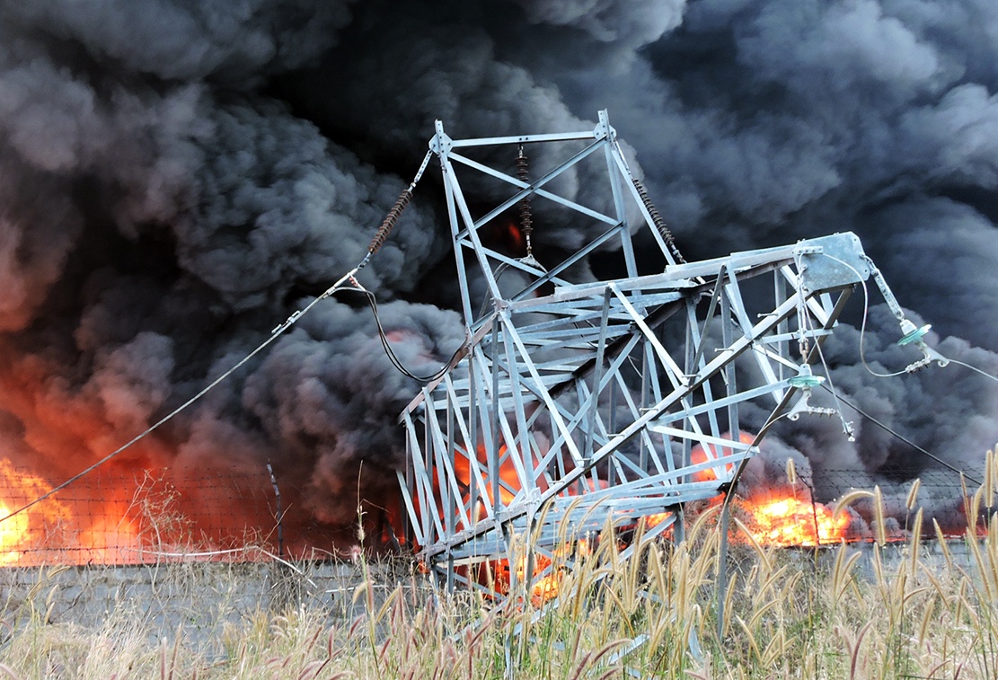 Tru dien cao the do ap trong dam chay lon o Vung Tau hinh anh