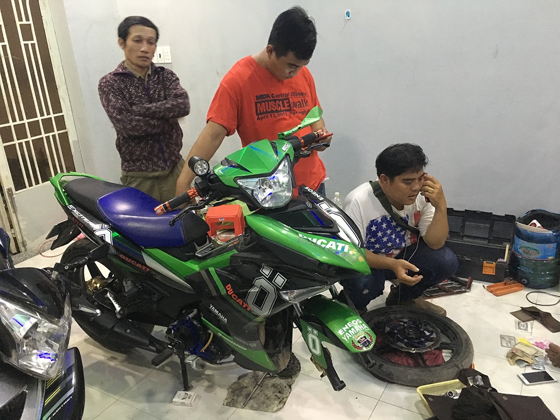 Ben trong lo tieu thu xe gian vua bi 'hiep si' phat hien hinh anh