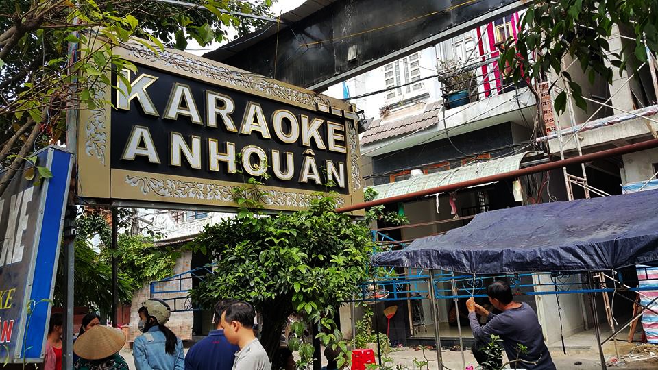 Hai nhom thanh nien den ca hat roi dam chet chu quan karaoke hinh anh