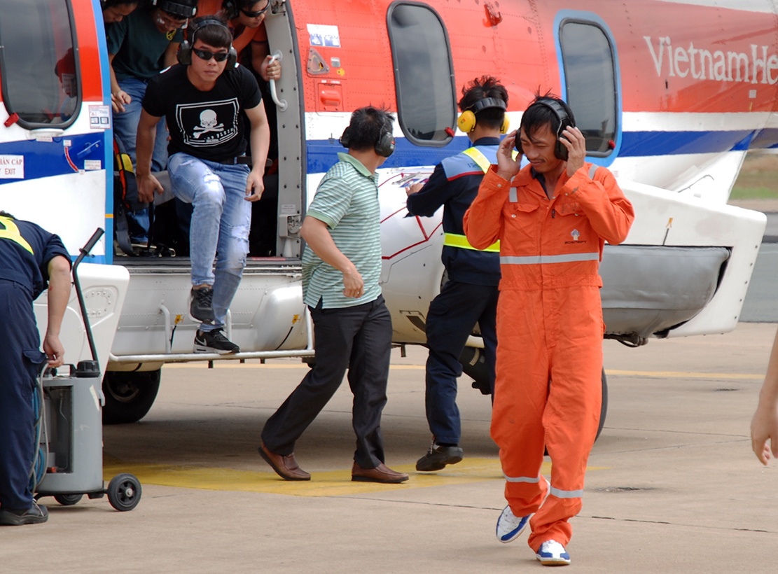 Tau ca cho 40 nguoi chay bao so 15 suyt chim tren bien vi hong may hinh anh