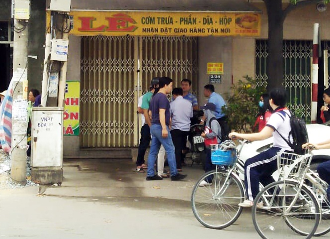 Dieu tra vu mat tui xach chua day tien khi chuan bi len oto hinh anh