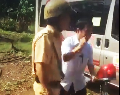 Tai xe cu cai voi canh sat giao thong hinh anh