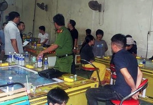 Danh bac bang tro choi ban ca, hang chuc nguoi bi bat hinh anh