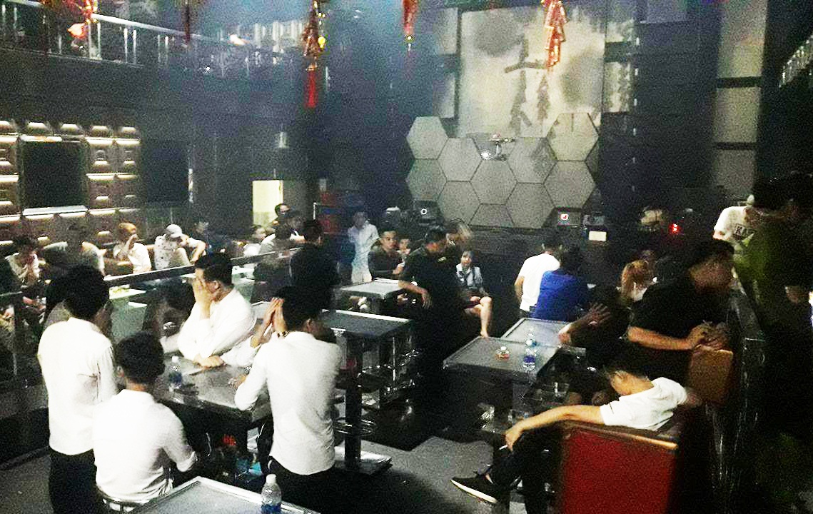 chơi ma túy trong quán bar ảnh 1 choi ma tuy trong quan bar anh 1