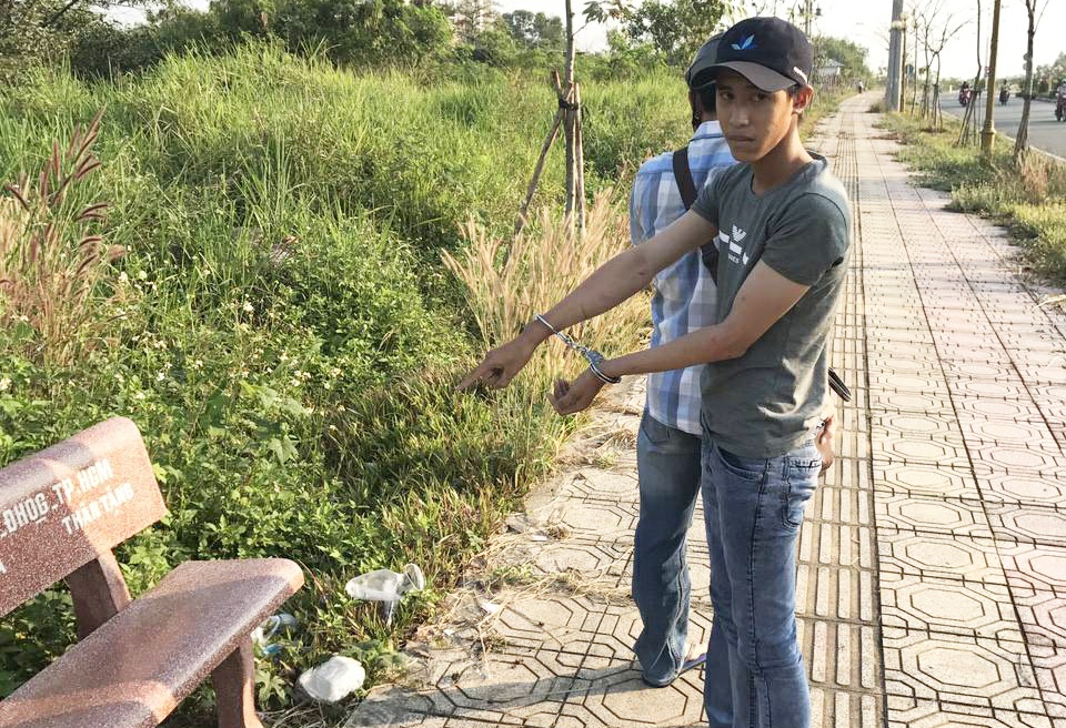 Bat nhom nghi can gay ra hang loat vu cuop o lang dai hoc TP.HCM hinh anh
