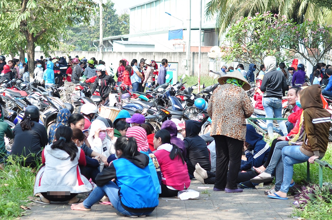 cong nhan bi no luong tet anh 3