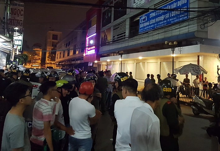 cảnh sát bị thương ảnh 1 canh sat bi thuong anh 1