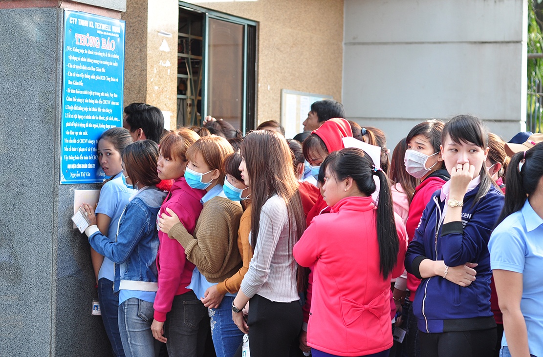 cong nhan bi no luong anh 1