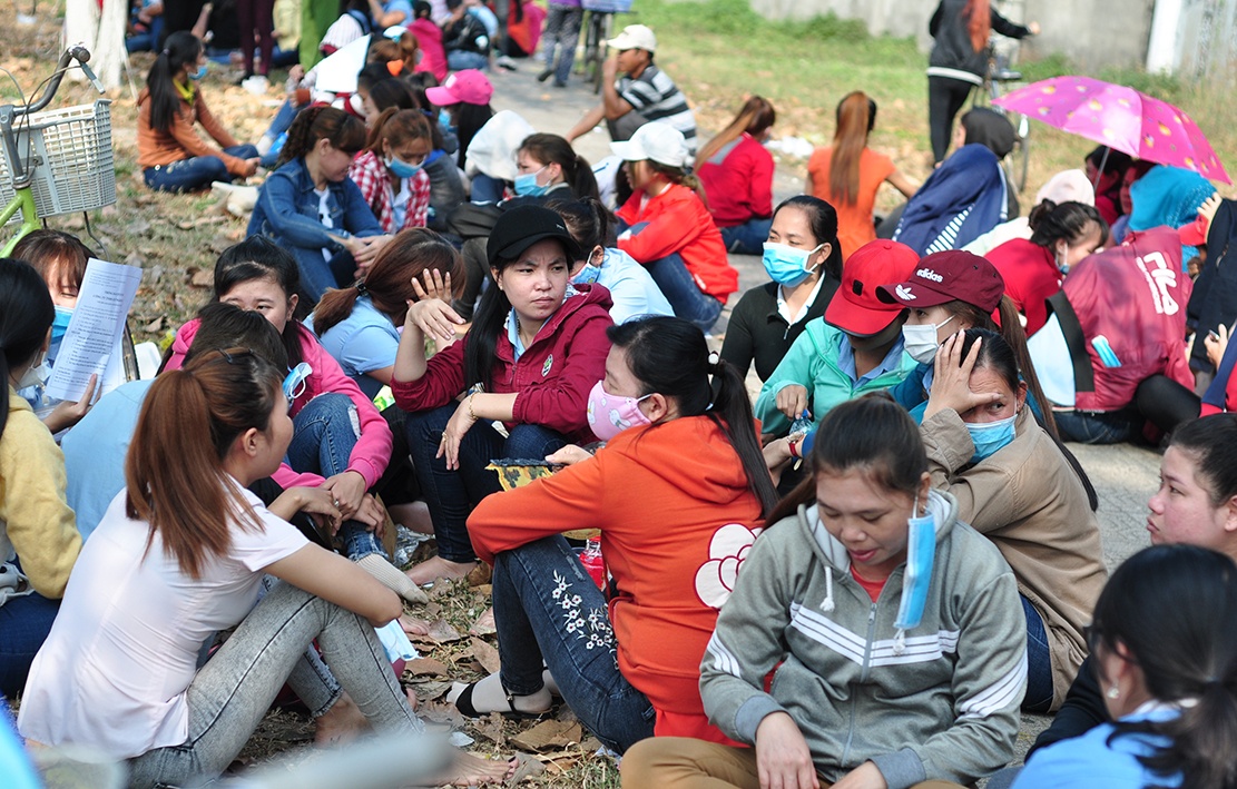 Cong nhan bi no luong dung, ngoi la liet truoc cong ty Texwell Vina hinh anh