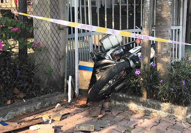 tông ngã cảnh sát rồi bỏ chạy ảnh 2 tong nga canh sat roi bo chay anh 2