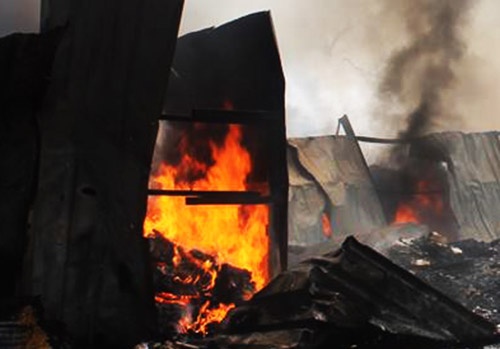 Vua phe lieu boc chay du doi, 2 truong hoc phai so tan hinh anh