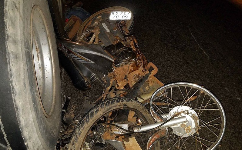 3 thanh nien tu vong, 2 nguoi nguy kich sau vu 3 xe may tong nhau hinh anh