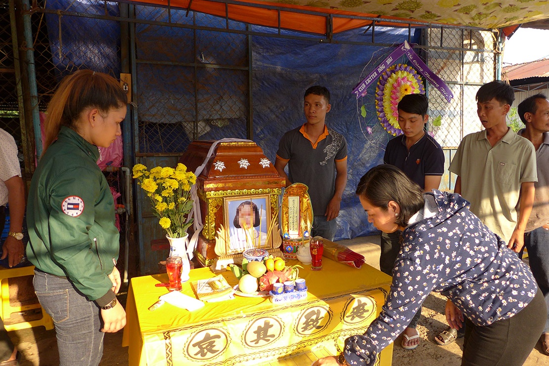 Nghi pham sat hai be gai 4 tuoi tung duoc gia dinh nan nhan cuu mang hinh anh