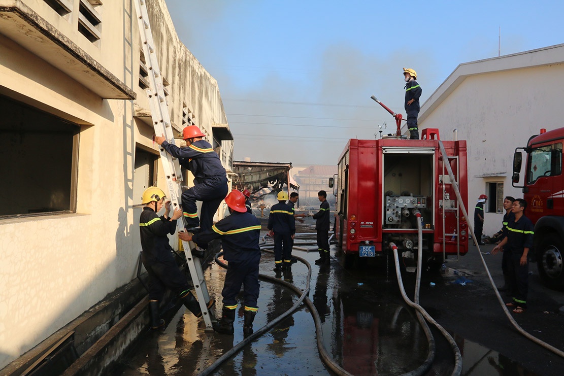 chay cong ty det anh 2