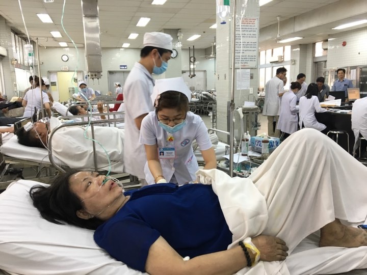 Khong loi thoat, nhieu nguoi vao nha chiu chet khi Carina Plaza chay hinh anh