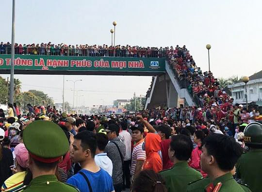 công nhân ngưng việc ảnh 3 cong nhan ngung viec anh 3