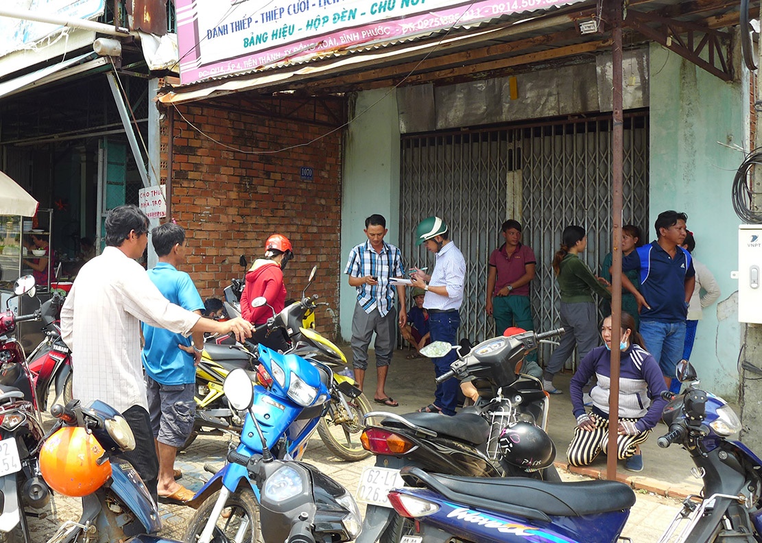 be 8 tuoi bi danh tu vong anh 1