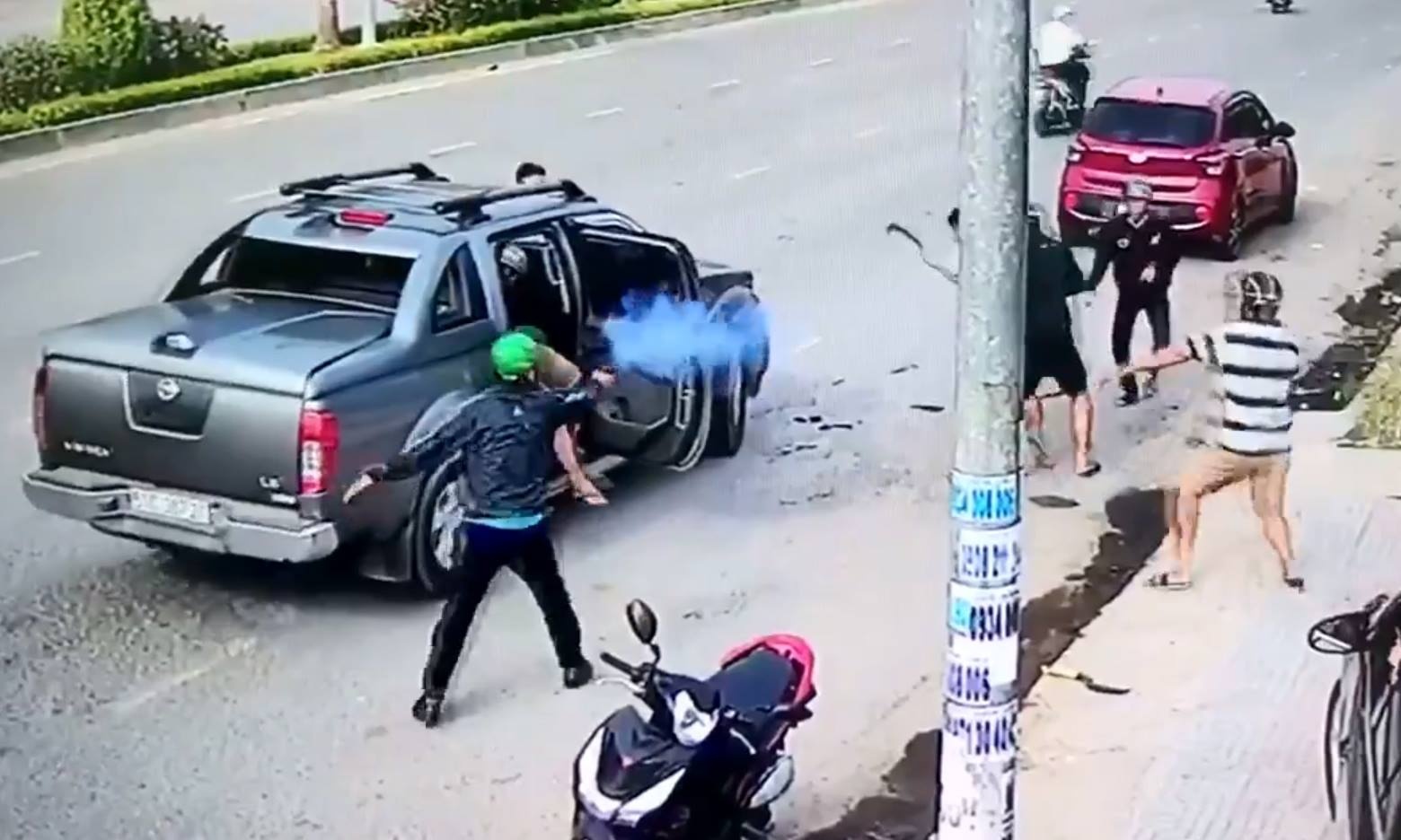 Hai bang nhom no sung, cam dao chem nhau loan xa o Dong Nai hinh anh