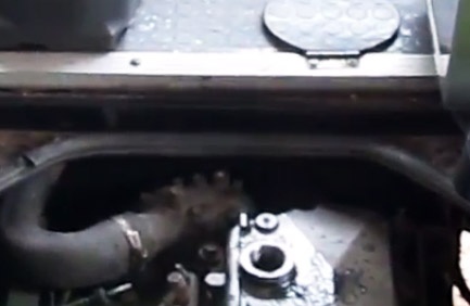 oto bi bo cat vao thung dau anh 2