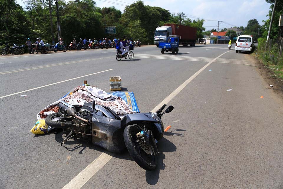 ôtô cán chết người nước ngoài rồi trốn ảnh 1 oto can chet nguoi nuoc ngoai roi tron anh 1