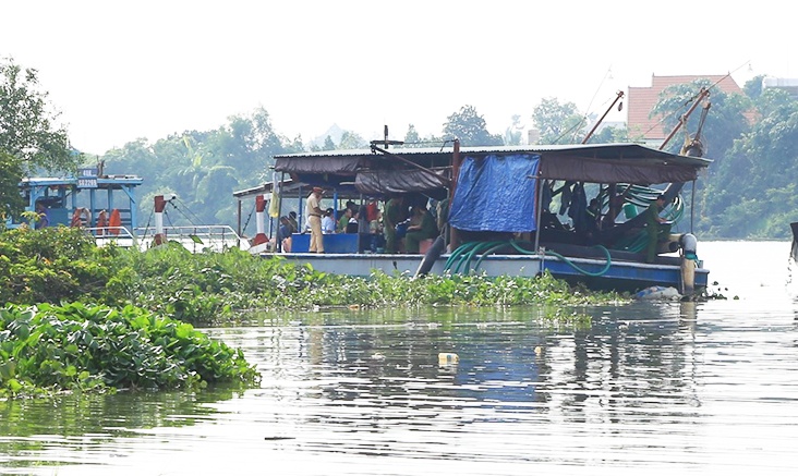 Chim sa lan tren song, 3 nguoi mat tich hinh anh
