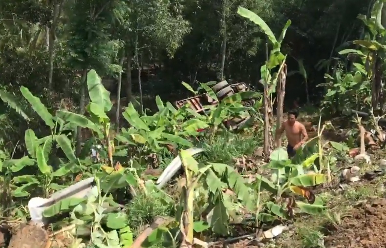 2 xe rơi xuống vực ảnh 2 2 xe roi xuong vuc anh 2