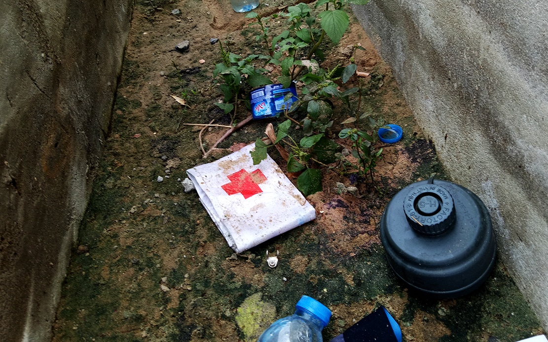 ben trong so canh sat bi dap pha anh 13