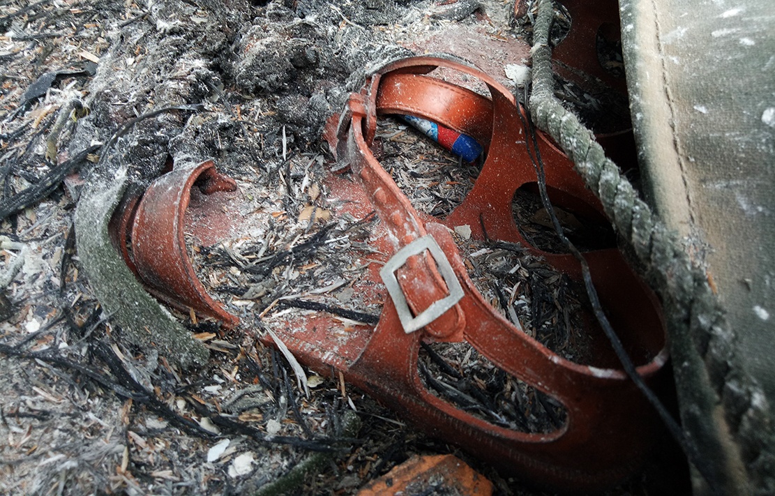 ben trong so canh sat bi dap pha anh 14