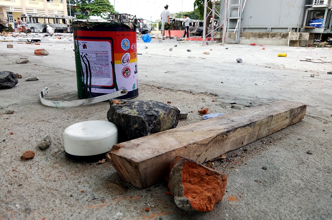 ben trong so canh sat bi dap pha anh 6