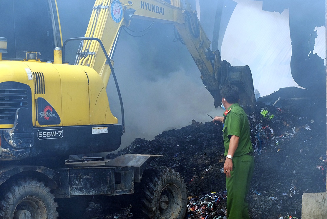 chay nha xuong anh 2