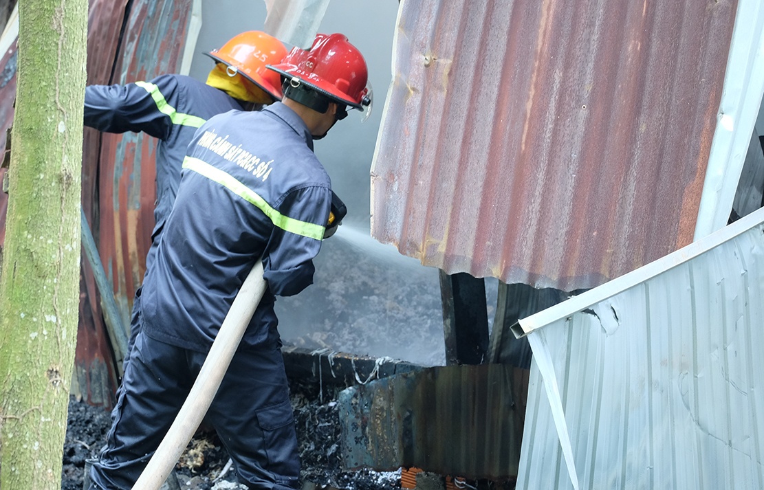 chay nha xuong anh 1