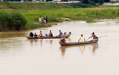 Lat thuyen go tu che tai Lai Chau, 3 nguoi mat tich hinh anh