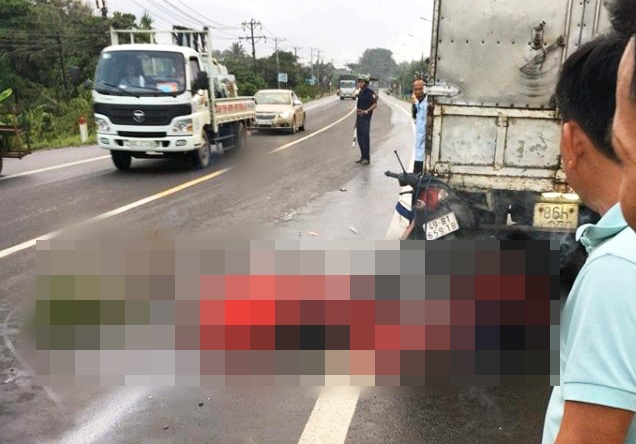 Tong vao duoi oto tai, cap doi 9X tu vong hinh anh