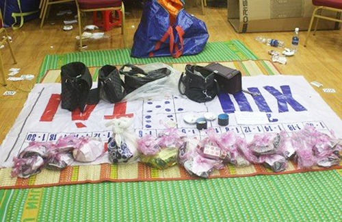 đánh bạc trong nhà hàng ảnh 2 danh bac trong nha hang anh 2