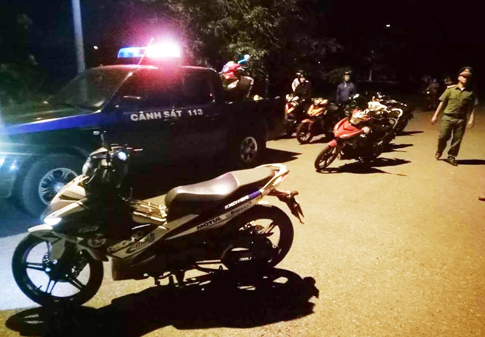 2 ga trai doa giet, cuop xe cua nguoi phu nu trong dem hinh anh