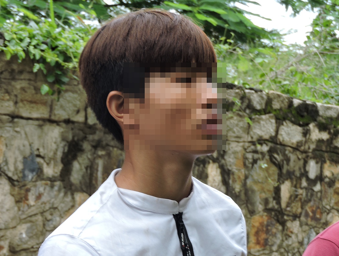 Thieu nien 15 tuoi cam sung nhua xong vao cuop ngan hang hinh anh