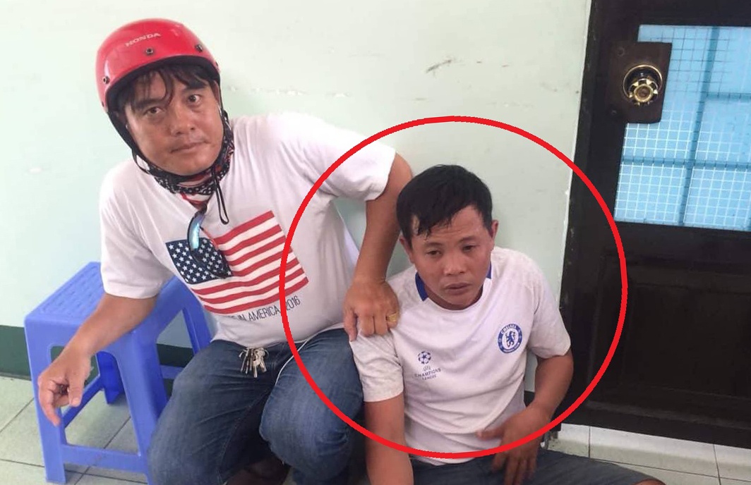 'Hiep si' tom gon nghi can trom xe may dua qua Campuchia ban hinh anh