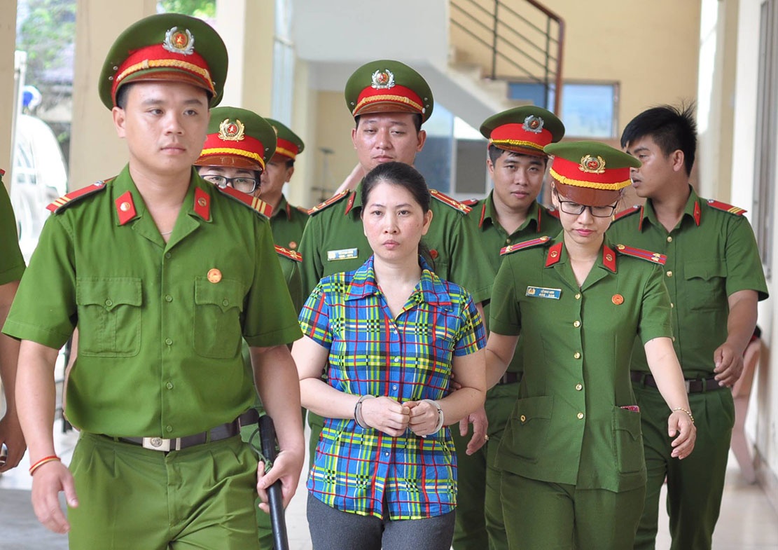 Bi cao giet chong, bo xac vao balo binh than hau toa hinh anh