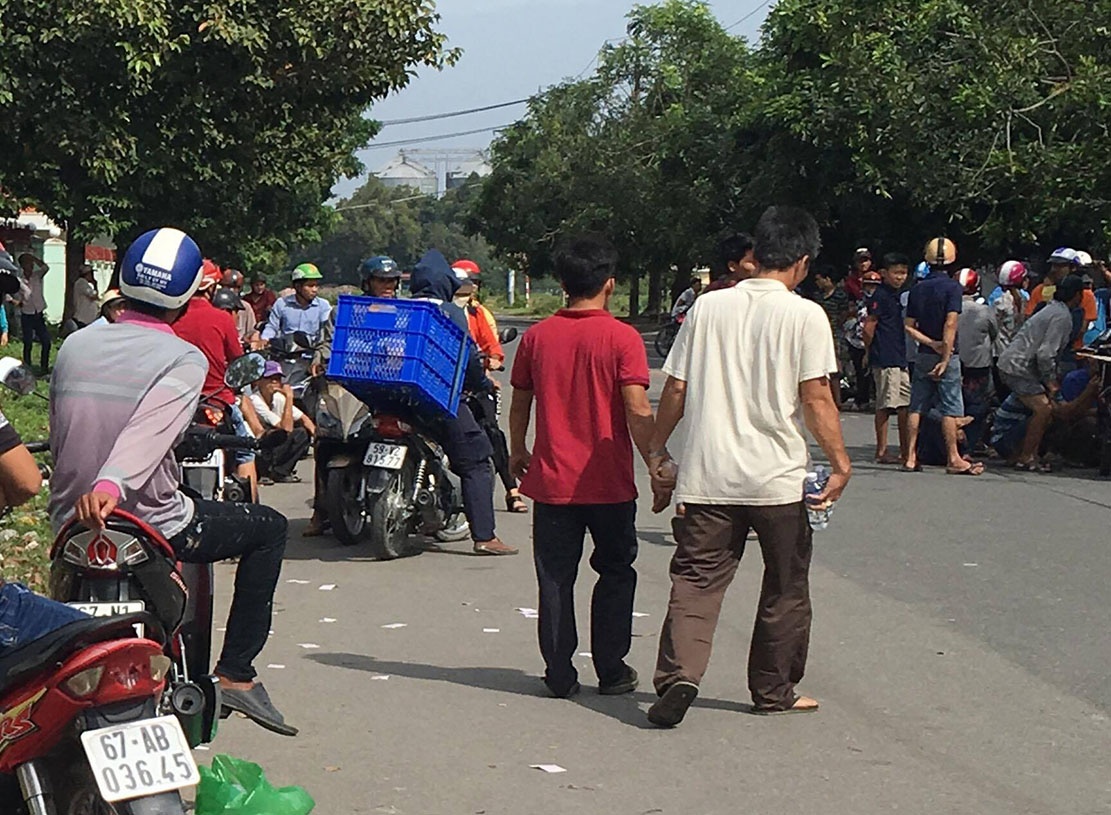 thi thể nam giới dưới gốc cây ảnh 1 thi the nam gioi duoi goc cay anh 1