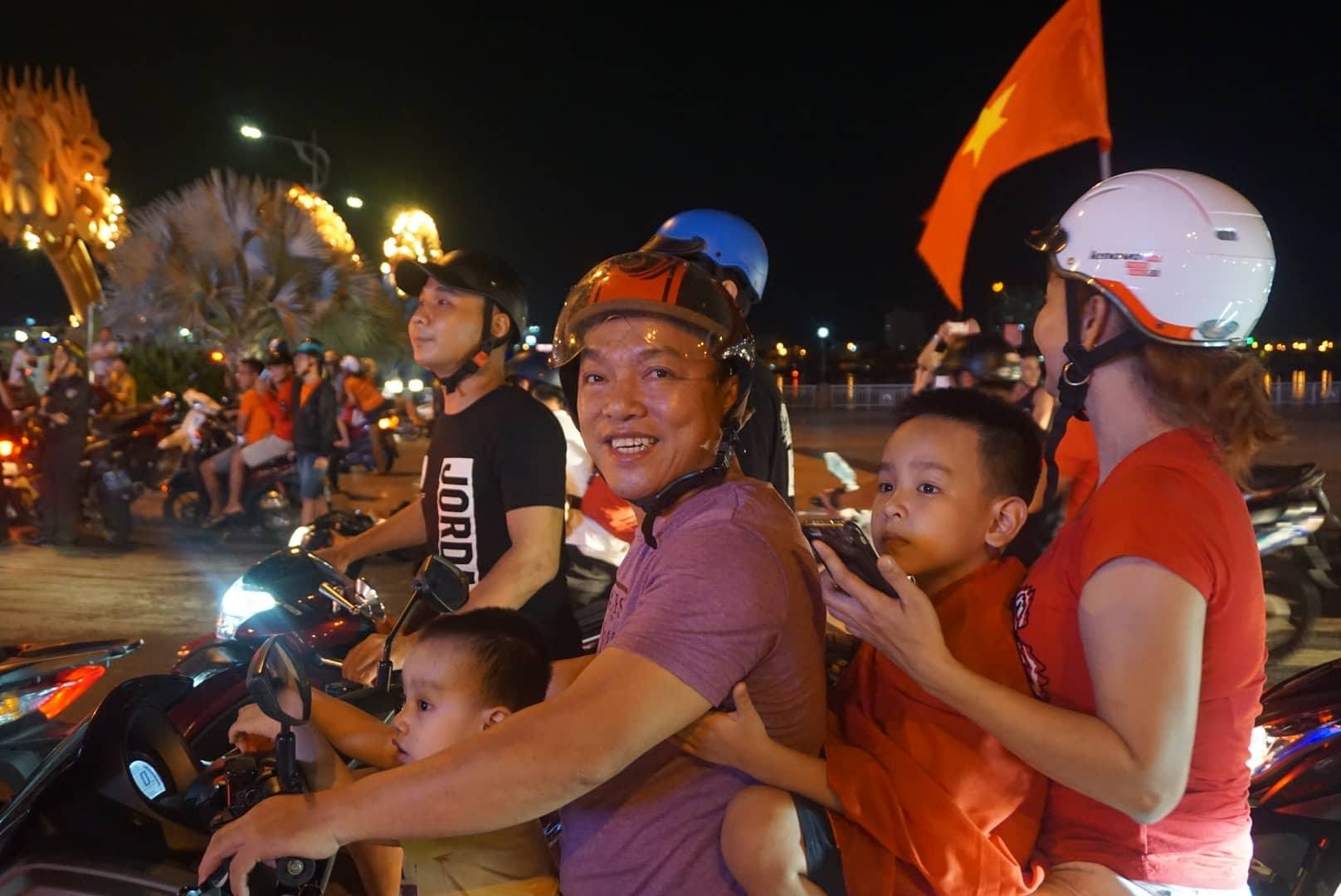 Nguoi Da Nang khong kim duoc cam xuc sau ban thang cua Van Toan hinh anh