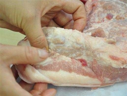 Mua heo chet, nhiem benh ve xe thit ban hinh anh