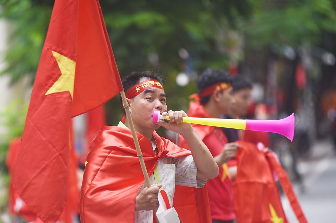 co dong vien nao nuc cho tuyen viet nam thi dau anh 10